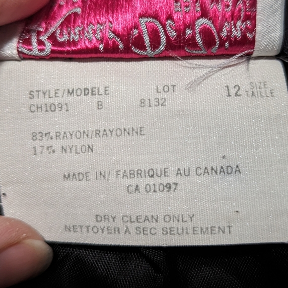 Vintage Midi Black Skirt with Button and Zipper Closure and Slit on Back - Picture 10 of 10